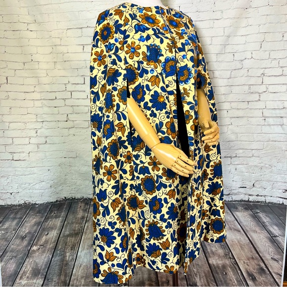 Vintage Jackets & Blazers - 🎉HP🎉 Vintage Embellished Botanical Brocade Jacquard Tapestry Poncho Cape O/S